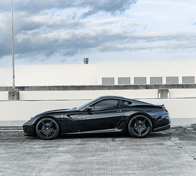 Фото дисков Strasse Wheels SV2 Deep Concave Duoblock на Ferrari 599
