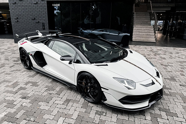 Фото дисков Brixton Forged PF5 Черный глянец на Lamborghini Aventador