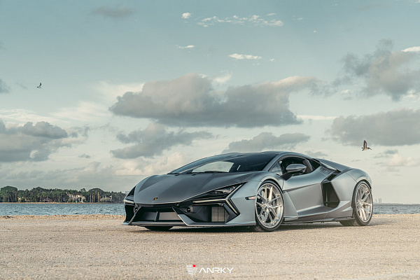 Фото дисков Anrky XR-301 Глянцевый лак на Lamborghini Revuelto