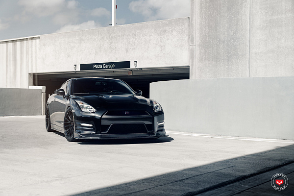 Фото дисков Vossen M-X4T Черный глянец на Nissan GT-R