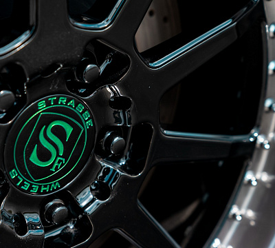 Фото дисков Strasse Wheels R10 Competition на Nissan GT-R