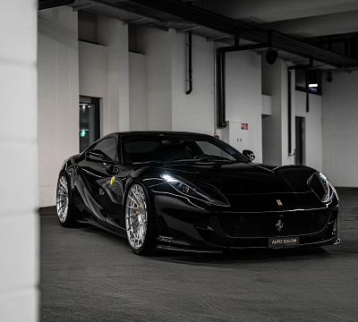 Фото дисков Radi8 R801 2-Piece на Ferrari 812