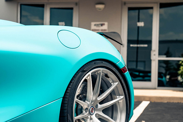Фото дисков HRE P104 Глянцевый лак на McLaren 720S