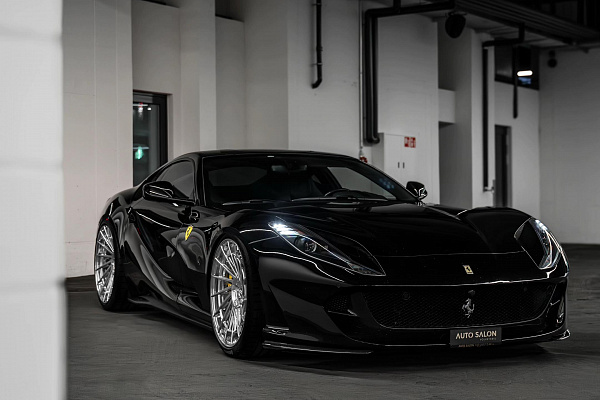Фото дисков Radi8 R801 2-Piece Полированный лак на Ferrari 812