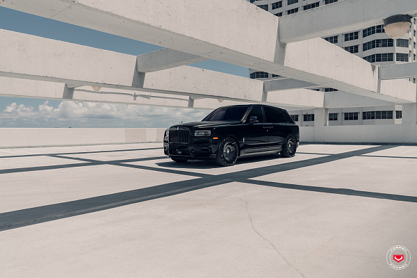 Фото дисков Vossen S17-18 Черный глянец на Rolls-Royce Cullinan