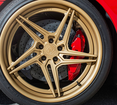 Фото дисков Strasse Wheels SV2T Deep Concave FS на Ferrari F430