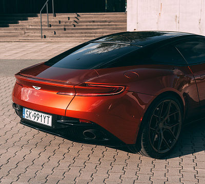 Фото дисков Vossen HF-5 на Aston Martin DB11