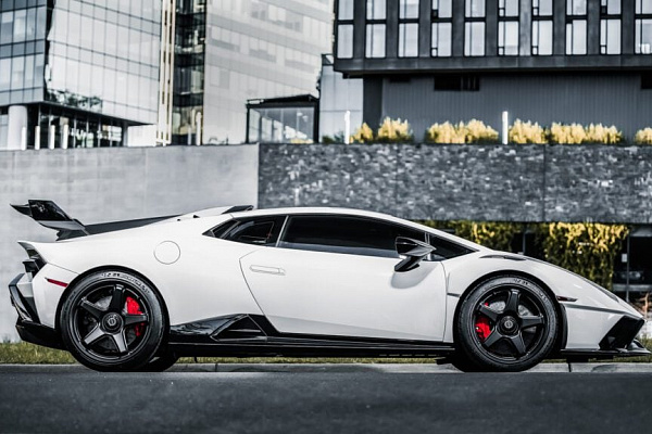 Фото дисков Brixton Forged TR05 Черный сатин на Lamborghini Huracan