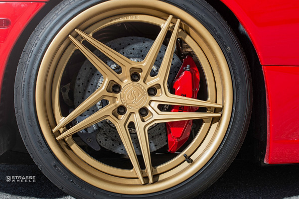 Фото дисков Strasse Wheels SV2T Deep Concave FS Сатиновое темное золото на Ferrari F430