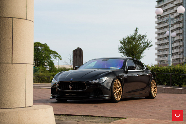 Фото дисков Vossen HF-2 Глянцевое золото на Maserati Ghibli