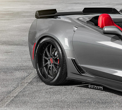 Фото дисков Strasse Wheels R10 Signature на Chevrolet Corvette C7
