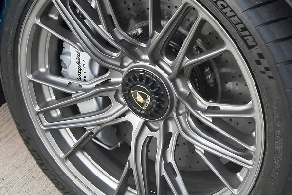 Фото дисков Brixton Forged FDE05 Сатиновый тонированный лак на Lamborghini Huracan
