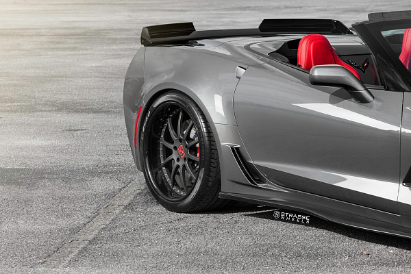 Фото дисков Strasse Wheels R10 Signature Черный сатин на Chevrolet Corvette C7
