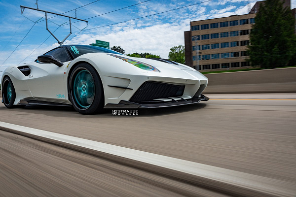 Фото дисков Strasse Wheels SM5R Signature Другой цвет на Ferrari 488