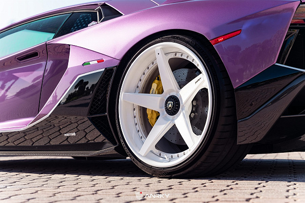 Фото дисков Anrky RS5.3 Белый глянец на Lamborghini Aventador