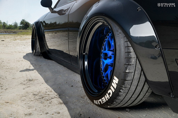 Фото дисков Strasse Wheels SV8 Performance Другой цвет на Dodge Challenger III
