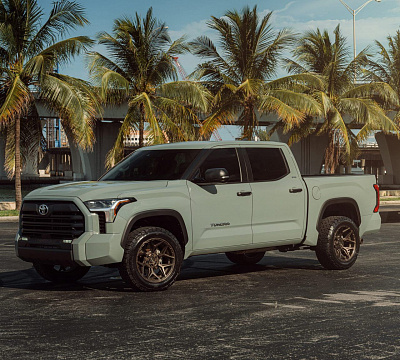 Фото дисков 4PLAY 4P83 на Toyota Tundra III