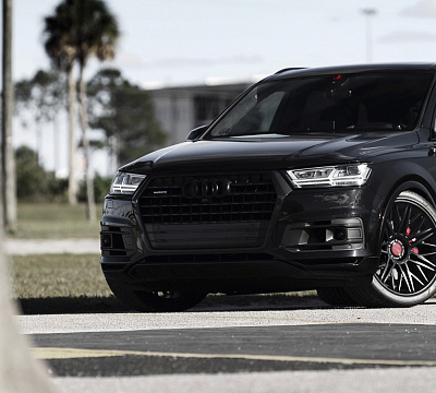 Фото дисков Rotiform JDR на Audi Q7 (4M)
