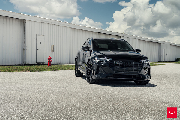 Фото дисков Vossen HF-7 Черный глянец на Audi E-tron