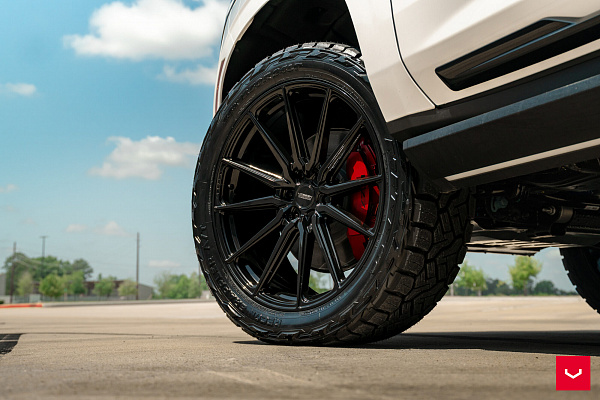 Фото дисков Vossen HF6-1 Черный глянец на Cadillac Escalade V