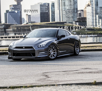 Фото дисков Strasse Wheels R10 Deep Concave на Nissan GT-R