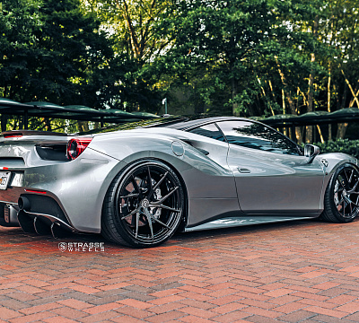 Фото дисков Strasse Wheels SM5RT Deep Concave Monoblock на Ferrari 488