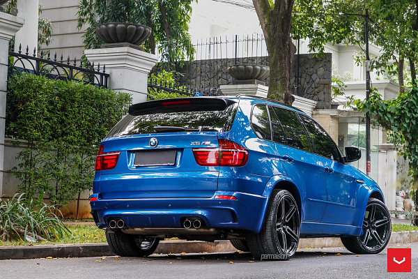 Фото дисков Vossen HF-1 Глянцевый темный лак на BMW X5/X5 M (E70)