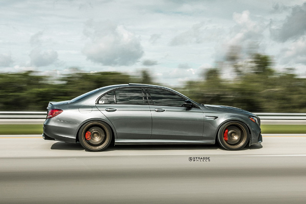 Фото дисков Strasse Wheels SM5RT Deep Concave Monoblock Сатиновая темная бронза на Mercedes-Benz E-Class (W213, S213, C238)