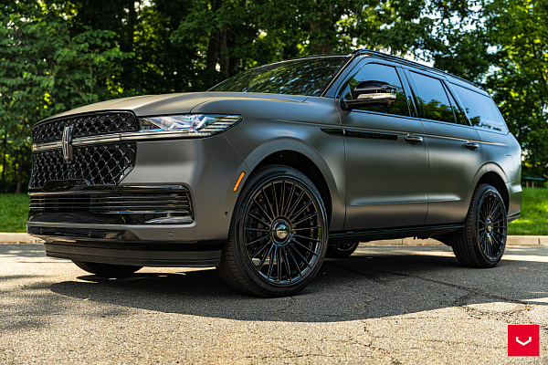 Фото дисков Vossen HF-8 Черный глянец на Lincoln Navigator V