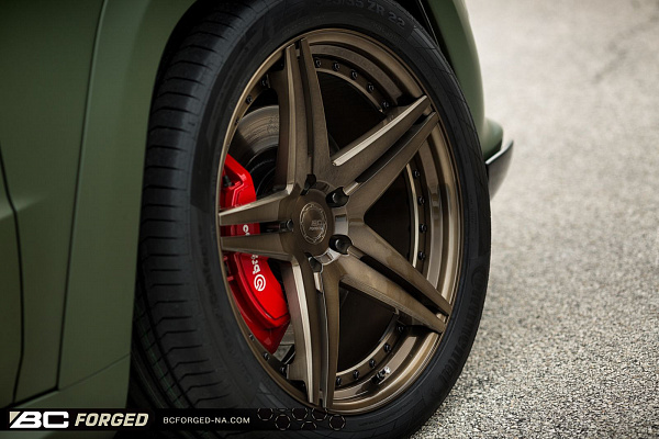 Фото дисков BC Forged HC052 Глянцевая бронза на Jeep Grand Cherokee IV