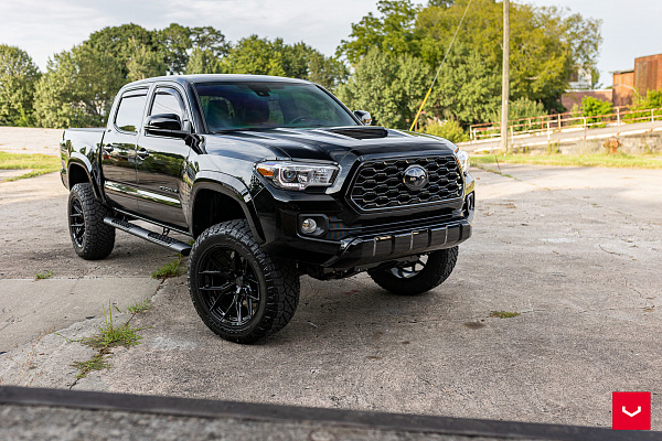 Фото дисков Vossen HF6-4 Черный глянец на Toyota Tacoma III