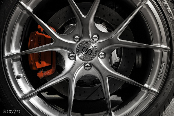 Фото дисков Strasse Wheels SM5R Deep Concave Monoblock Сатиновый темный лак на Mercedes-Benz AMG GT I