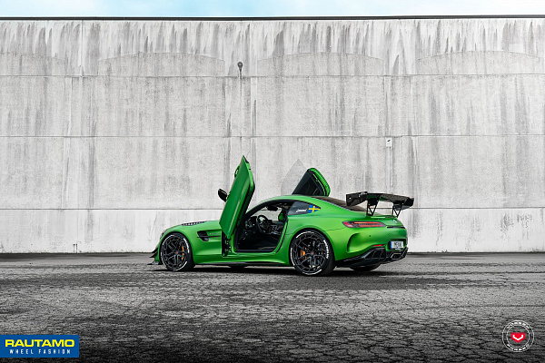 Фото дисков Vossen LC3-03T Черный сатин на Mercedes-Benz AMG GT I