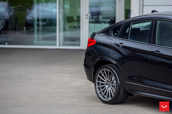 Фото дисков Vossen VFS-2 Глянцевый графит на BMW X4 (F26)