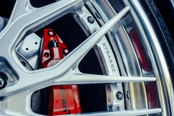 Фото дисков Strasse Wheels SV10M Deep Concave FS Глянцевый лак на McLaren 650S