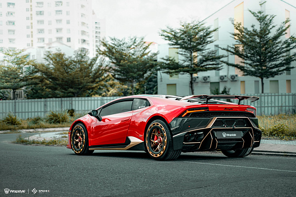 Фото дисков Brixton Forged PF7 Aerotech Глянцевая темная медь на Lamborghini Huracan