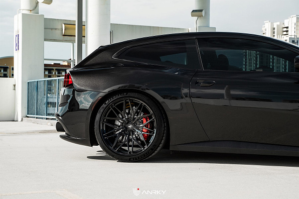 Фото дисков Anrky S1-X1 Черный глянец на Ferrari GTC4Lusso