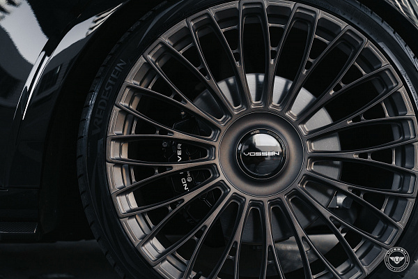 Фото дисков Vossen UV-6 Сатиновый графит на Land Rover Range Rover V