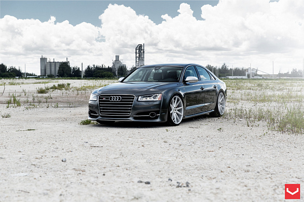 Фото дисков Vossen VFS-1 Серебро на Audi A/S 8 (D4)