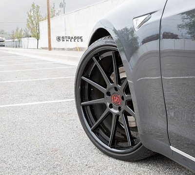 Фото дисков Strasse Wheels R10 Deep Concave на Tesla Model S