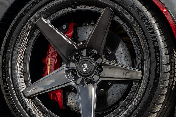 Фото дисков Anrky RS5.3 Глянцевый темный лак на Ferrari 812
