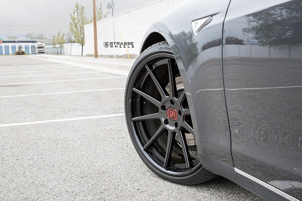 Фото дисков Strasse Wheels R10 Deep Concave Другой цвет на Tesla Model S