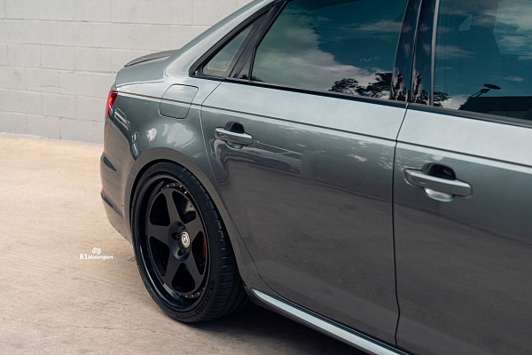 Фото дисков HRE 305 Черный сатин на Audi A/S/RS 4 (B9)