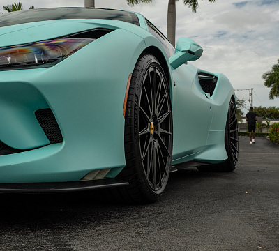 Фото дисков Strasse Wheels SV15 Deep Concave Duoblock на Ferrari F8