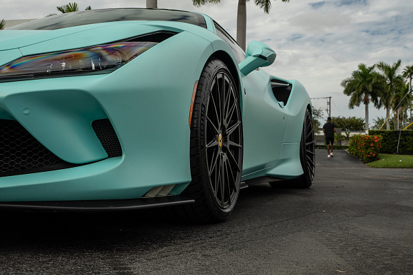 Фото дисков Strasse Wheels SV15 Deep Concave Duoblock Черный матовый на Ferrari F8