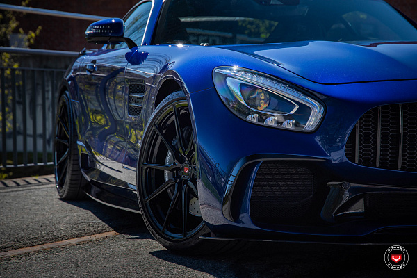 Фото дисков Vossen M-X2 Черный глянец на Mercedes-Benz AMG GT I
