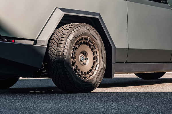 Фото дисков Brixton Forged TR09 AERO1 Другой цвет на Tesla Cybertruck