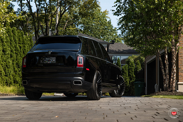 Фото дисков Vossen S17-13 Черный глянец на Rolls-Royce Cullinan