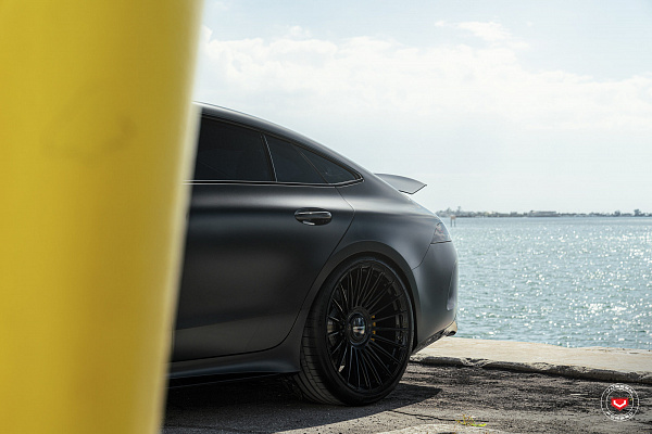 Фото дисков Vossen S17-13 Черный глянец на Mercedes-Benz AMG GT I