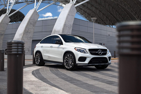 Фото дисков HRE P200 Сатиновый темный лак на Mercedes-Benz GLE I